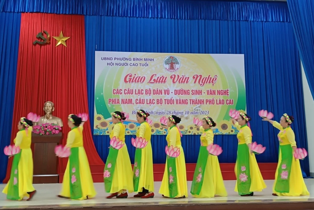 Người cao tuổi tích cực tham gia các câu lạc bộ văn nghệ, thể dục, thể thao..jpg