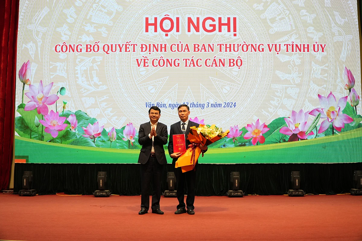 Trao quyết định..jpg