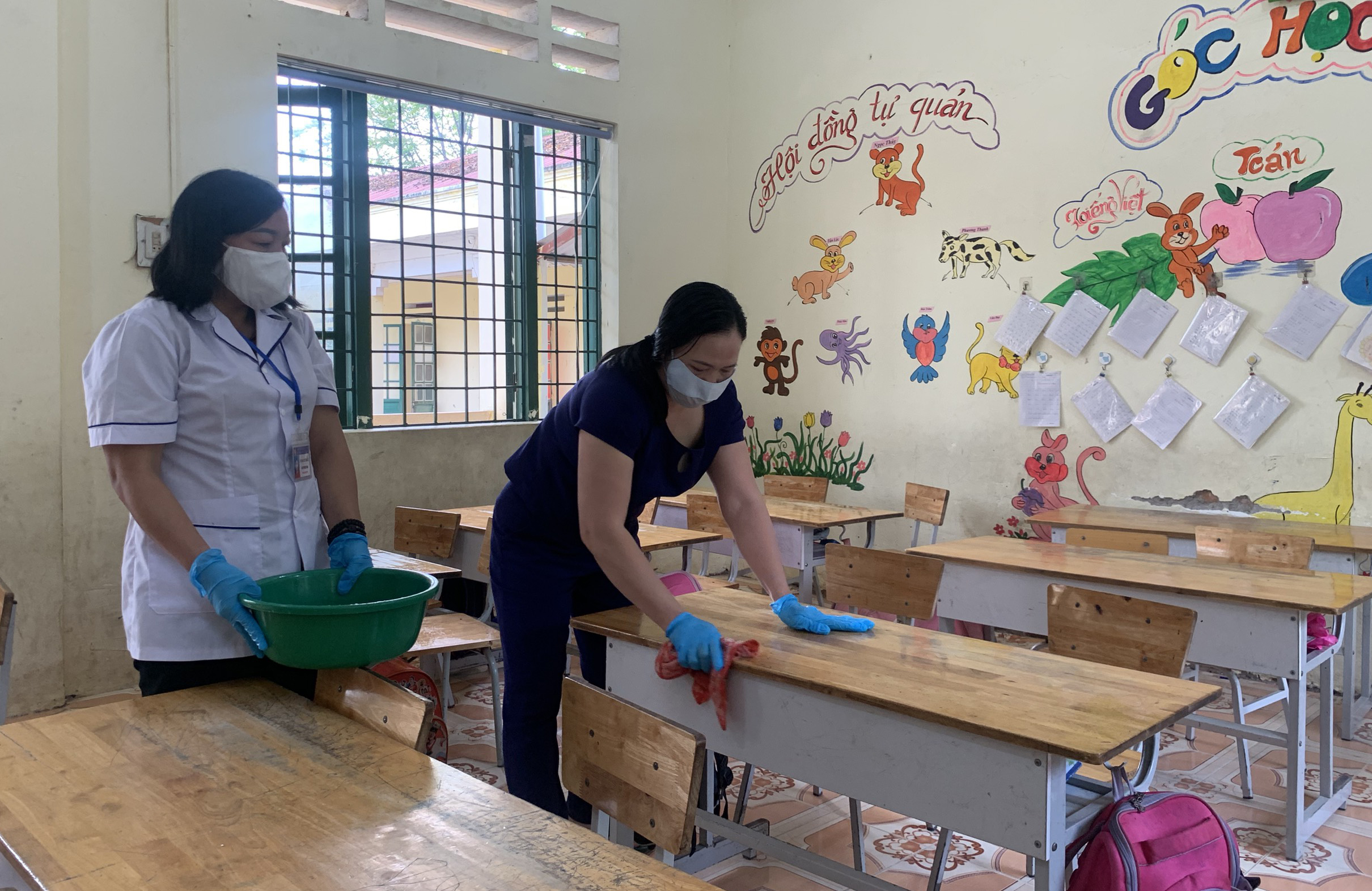 Các trường học cần tăng cường các biện pháp phòng dịch như vệ sinh lớp học, đồ dùng của học sinh. 74c32af03f22937cca33.jpg