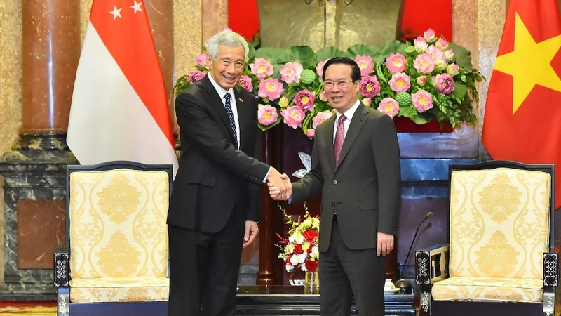 Chủ tịch nước Võ Văn Thưởng và Thủ tướng Singapore Lý Hiển Long tại buổi tiếp. (Ảnh: THỦY NGUYÊN)