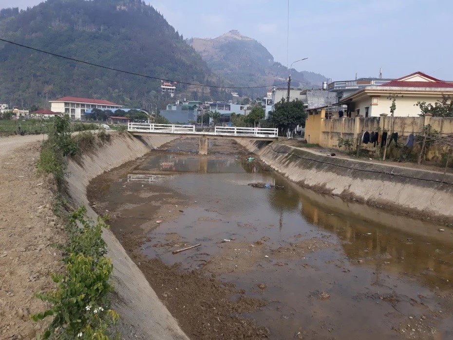 Tuyến kênh thoát lũ Thị trấn Mường Khương..jpg