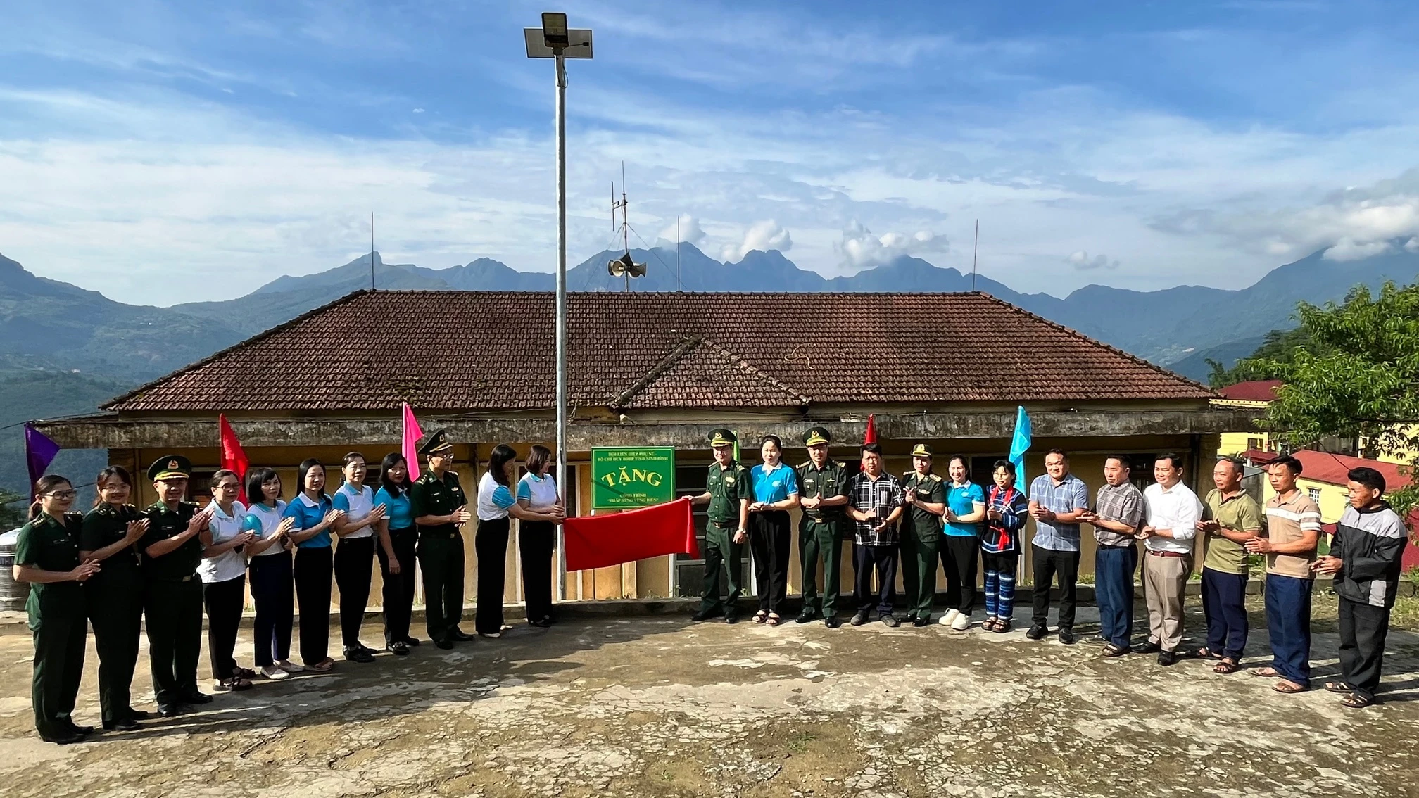 Lễ cắt băng khánh thành công trình thắng sáng đường biên.jpg