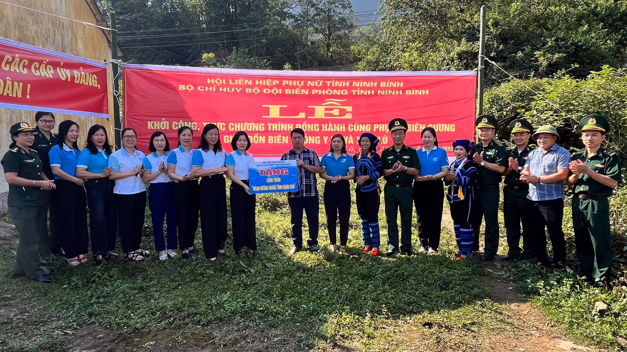 Lễ khơi công công trình và trao tặng tuyến đường nghĩa tình quân dân.jpg