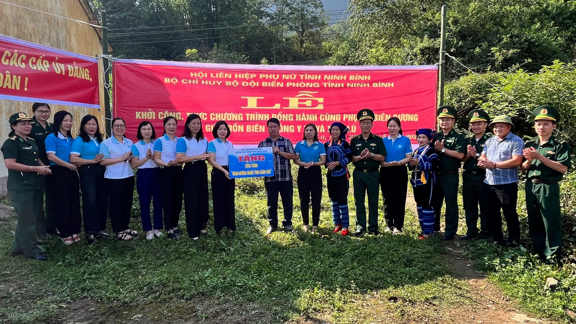 Lễ khơi công công trình và trao tặng tuyến đường nghĩa tình quân dân.jpg