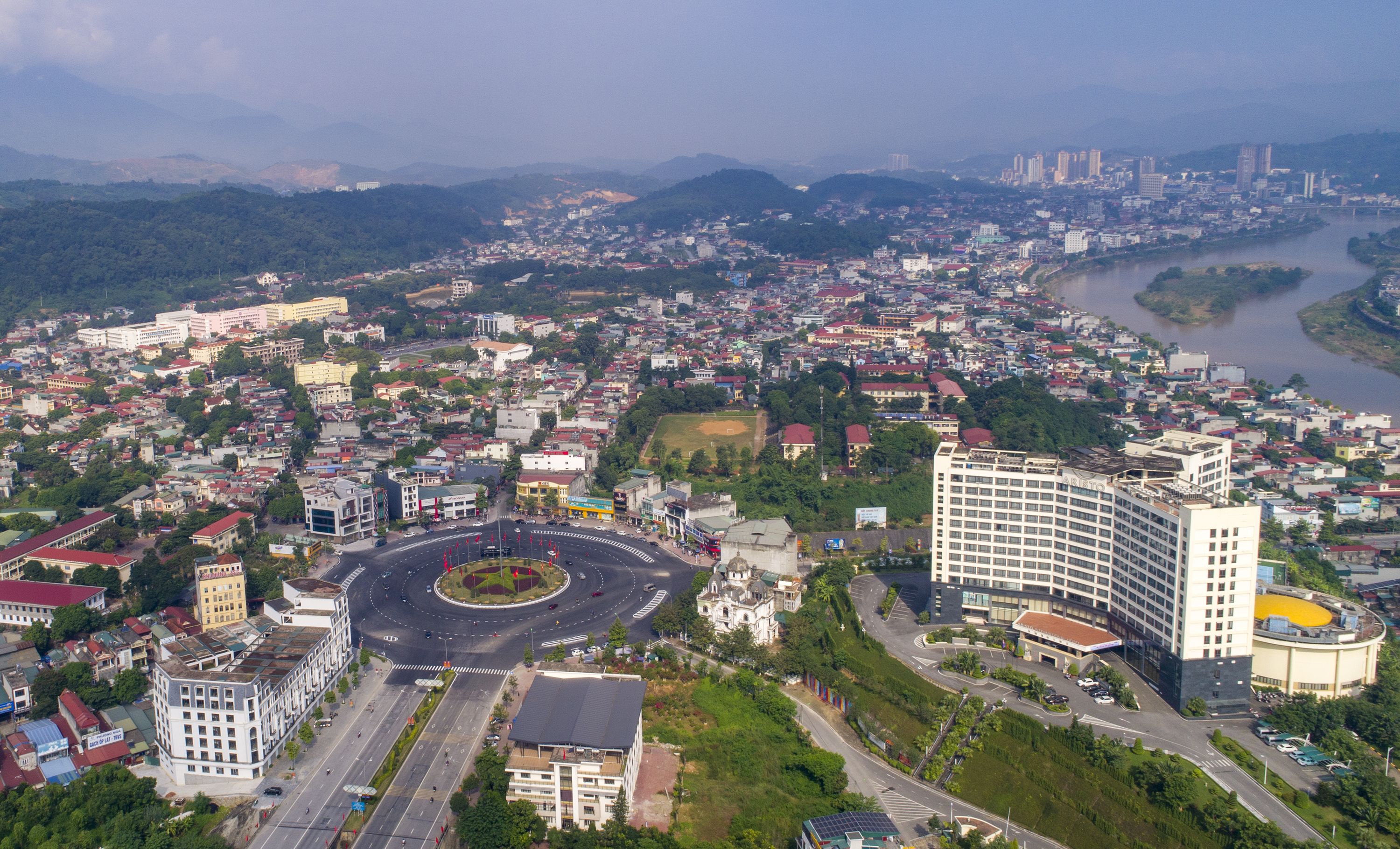 Thành phố Lào Cai ngày càng khang trang, hiện đại. Ảnh: Ngọc Bằng DJI_0347.jpg