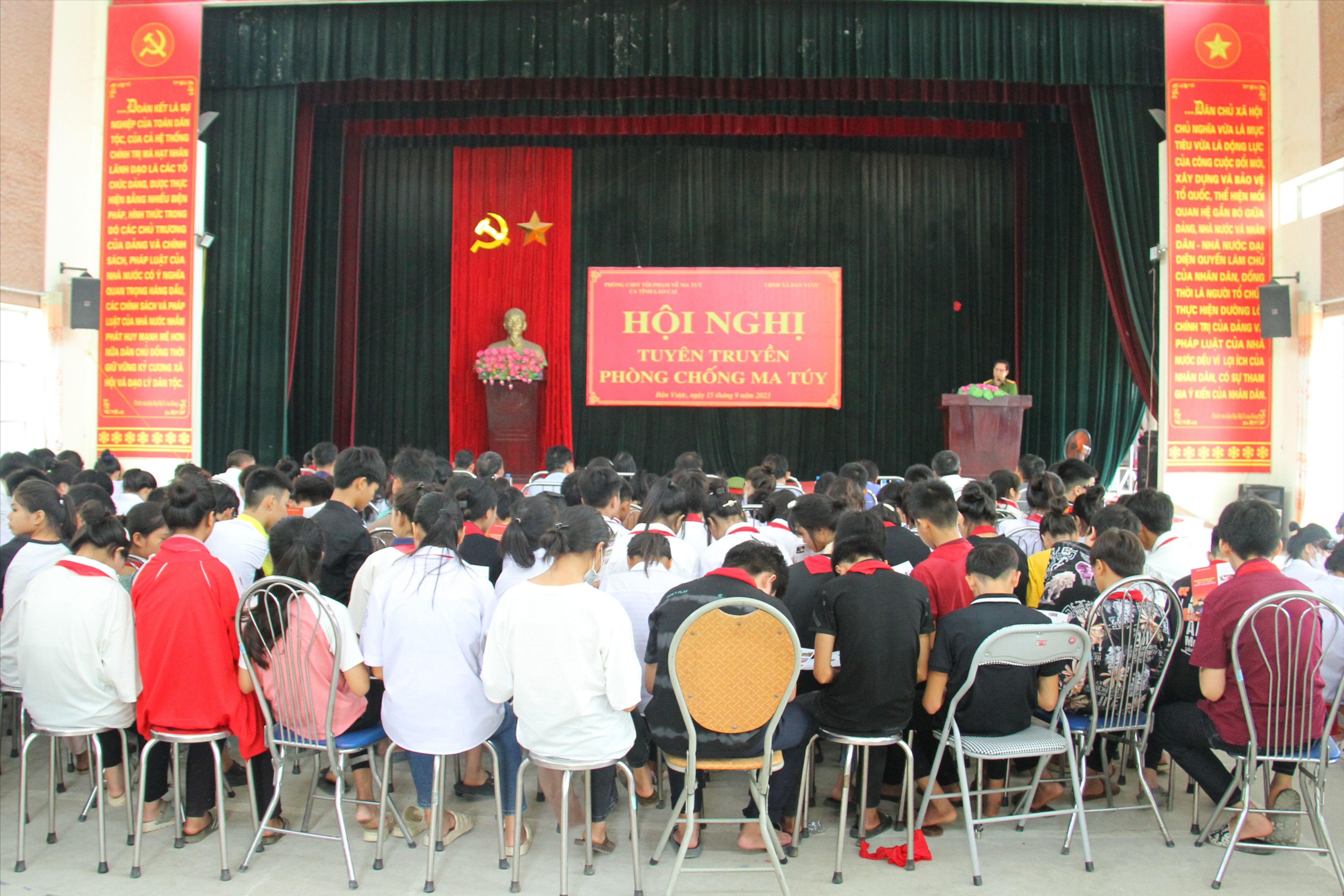 Quang cảnh hội nghị tuyên truyền. Quang cảnh buổi tuyên truyền.JPG