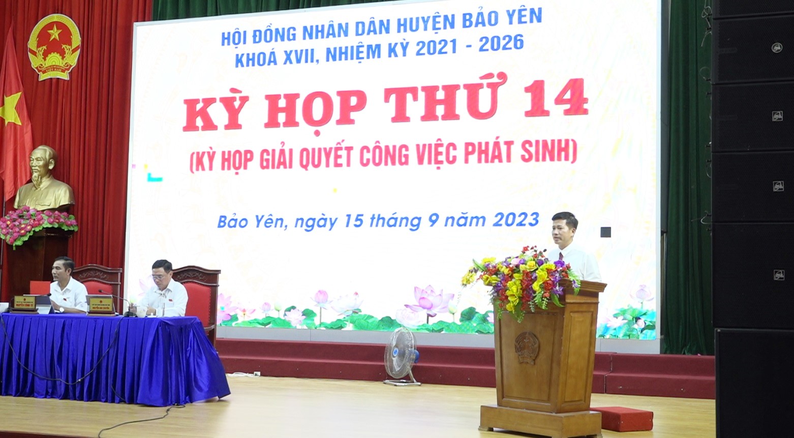 Đồng chí Nguyễn Văn Nhất, tân Phó Chủ tịch UBND huyện Bảo Yên phát biểu nhận nhiệm vụ. Đồng chí Nguyễn Văn Nhất - Tân Phó Chủ tịch UBND huyện Bảo Yên phát biểu nhận nhiệm vụ.jpg