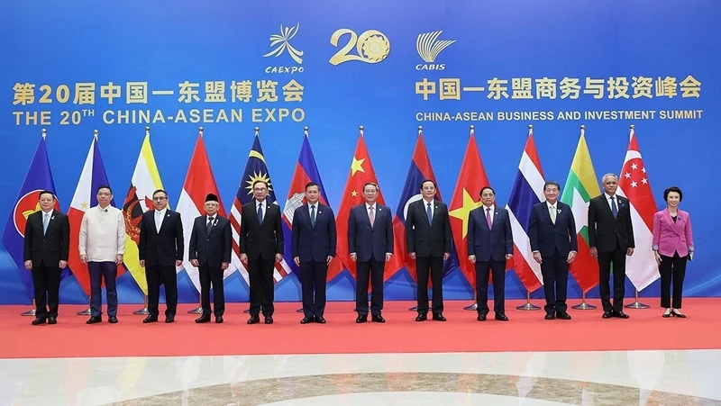 Thủ tướng Phạm Minh Chính và các Trưởng đoàn tham dự khai mạc CAEXPO và CABIS lần thứ 20.