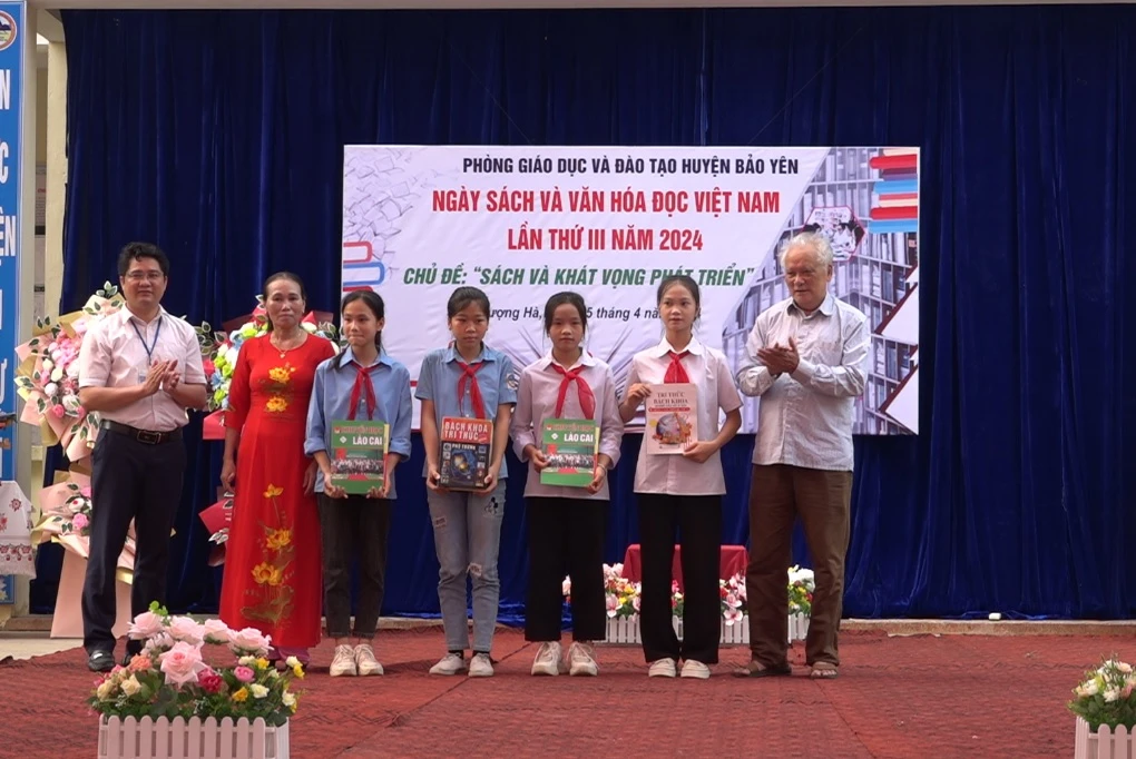 Trường THCS số I Thượng Hà phát động phong trào thu gom sách cũ.jpg