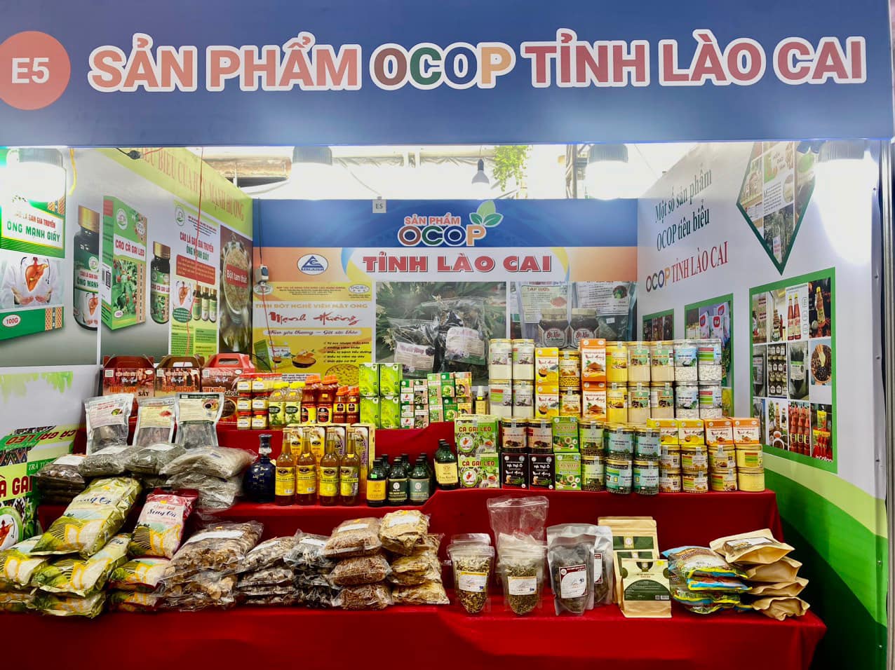 Tỉnh Lào Cai sẽ hướng dẫn, hỗ trợ doanh nghiệp, người dân đưa 100% sản phẩm OCOP và các sản phẩm chủ lực của địa phương lên sàn thương mại điện tử. thương mại điện tử 2.jpg