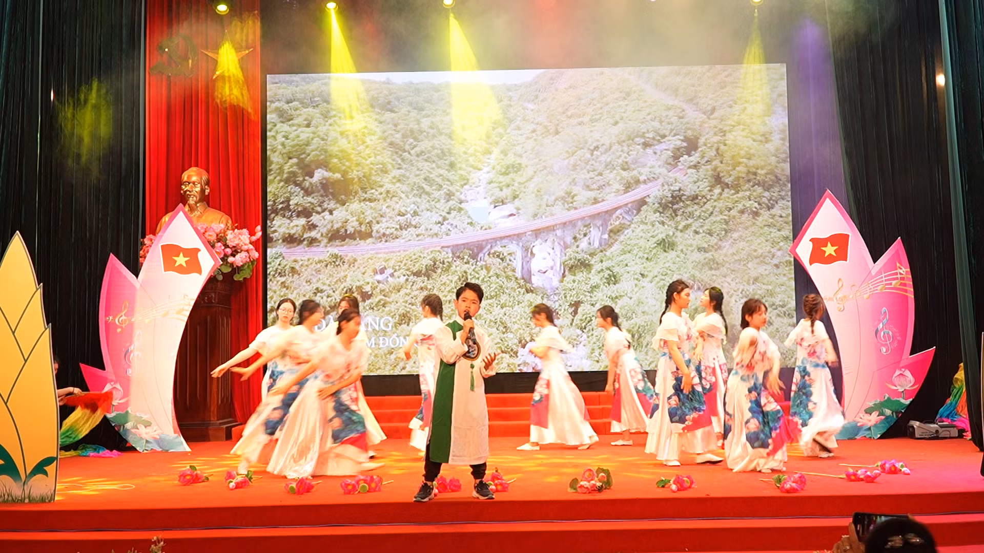 Sequence 01.Still010.jpg