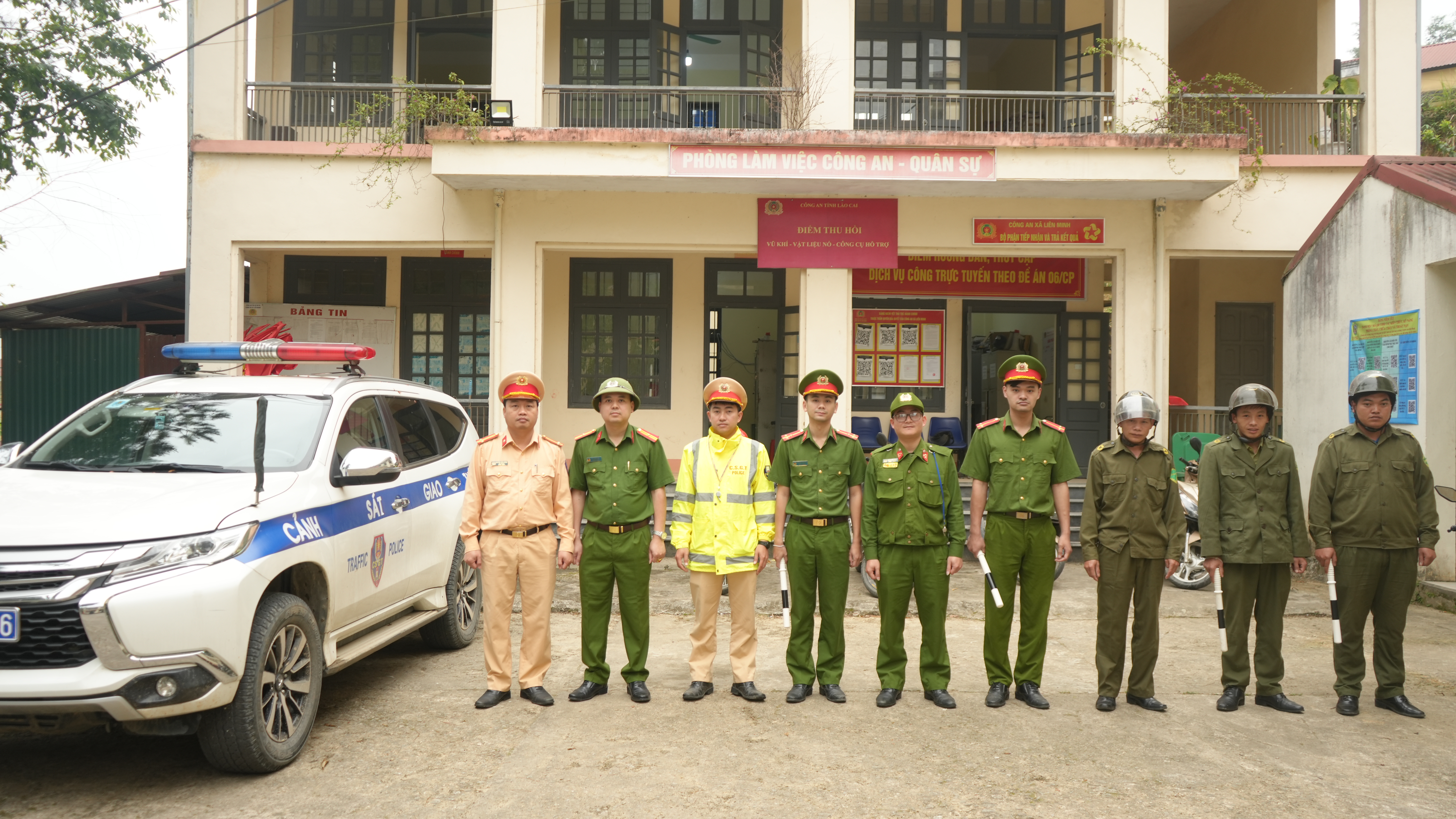 Công an thị xã, công an các xã, phường đồng loạt ra quân đảm bảo trật tự, an toàn giao thông. DSC07482.JPG