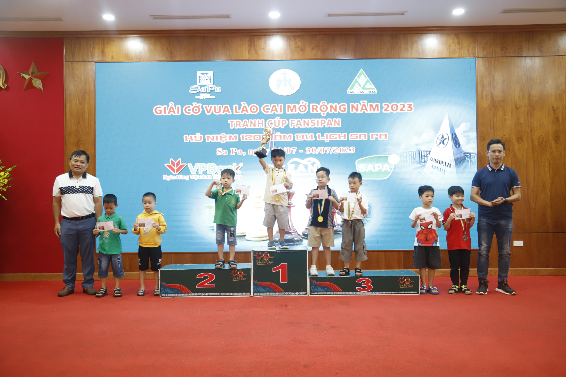 Trao giải cho vận động viên đạt thành tích cao ở các nội dung. _MG_6144.JPG
