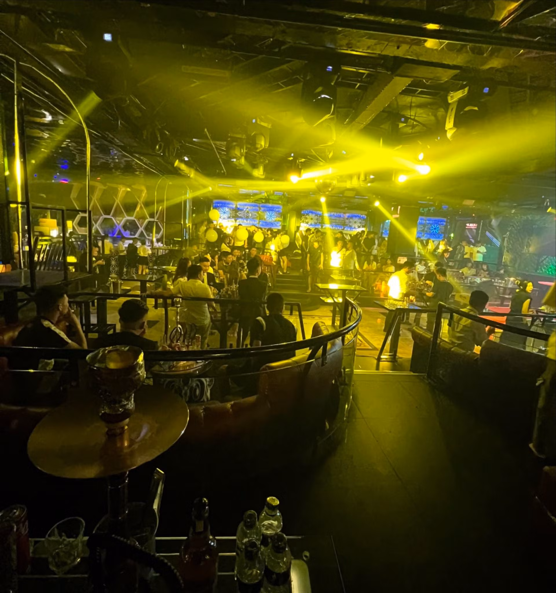 Ảnh 1. Quán bar ở thời điểm lực lượng kiểm tra.jpg