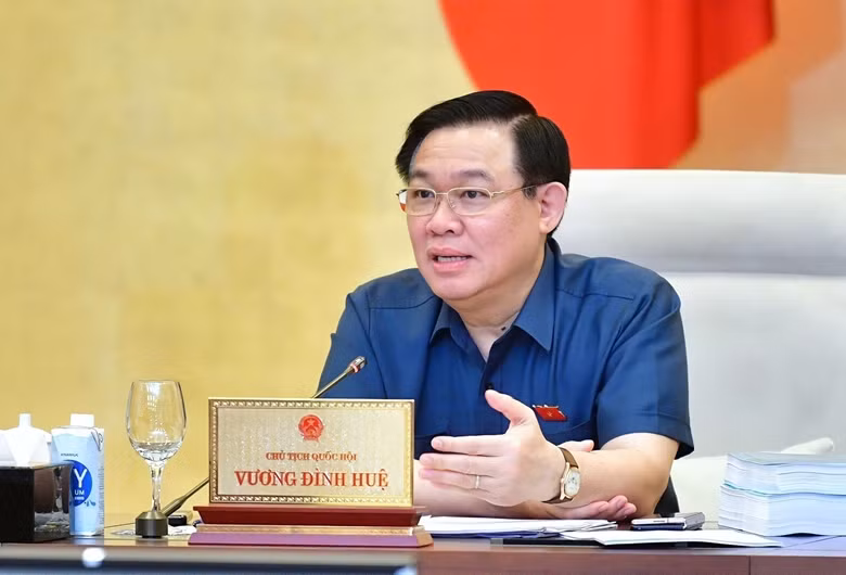Chủ tịch Quốc hội Vương Đình Huệ phát biểu tại phiên họp