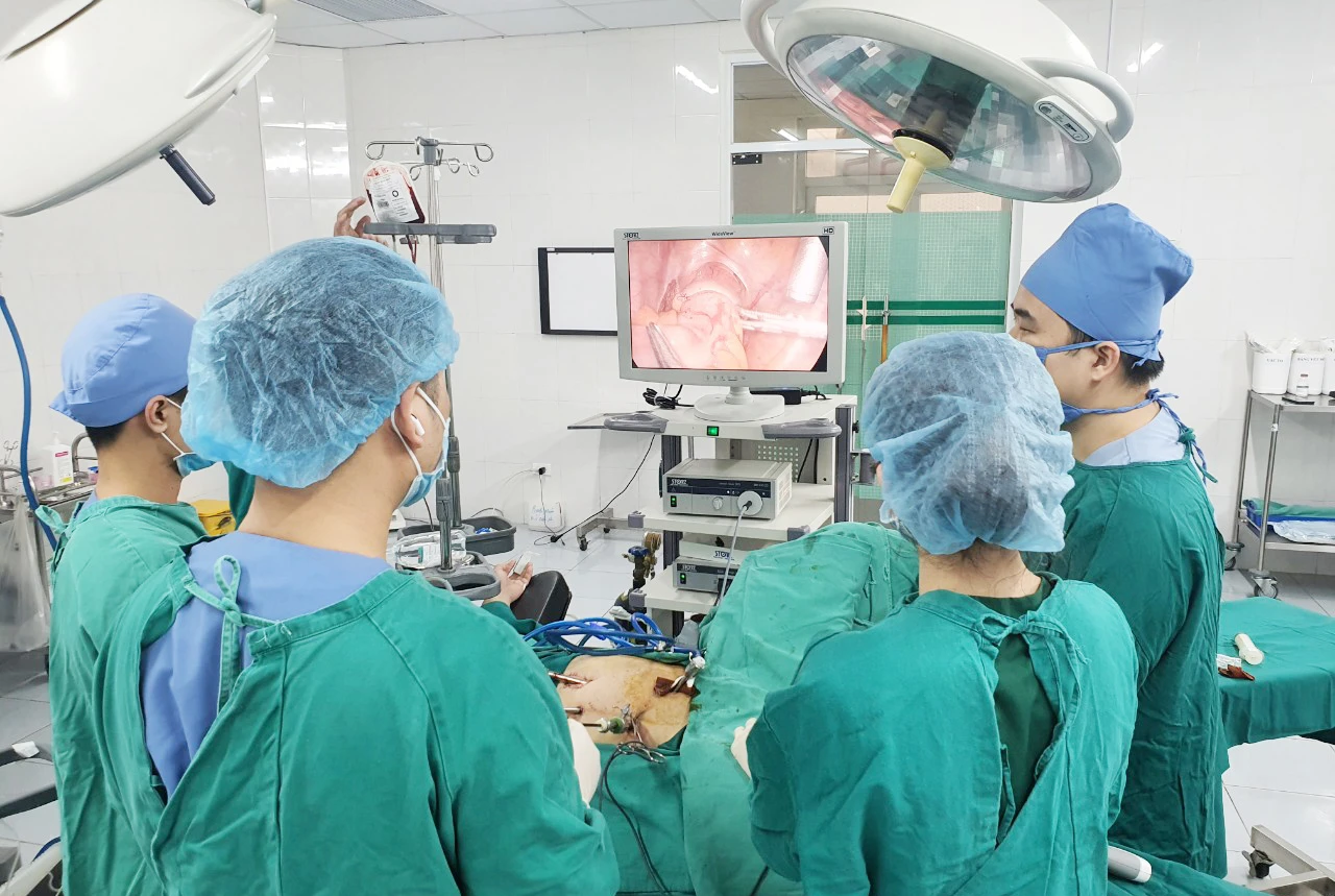 mổ nội soi.jpg