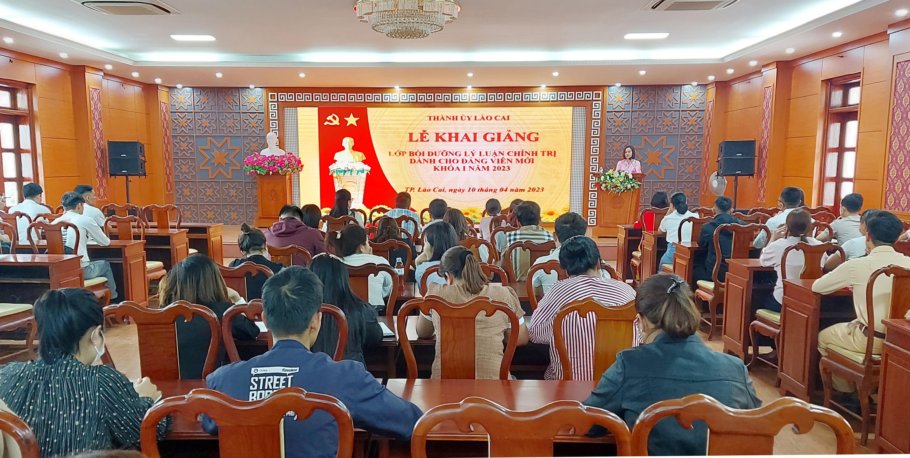 Quang cảnh lớp bồi dưỡng. b-i-du-ng-1.jpg