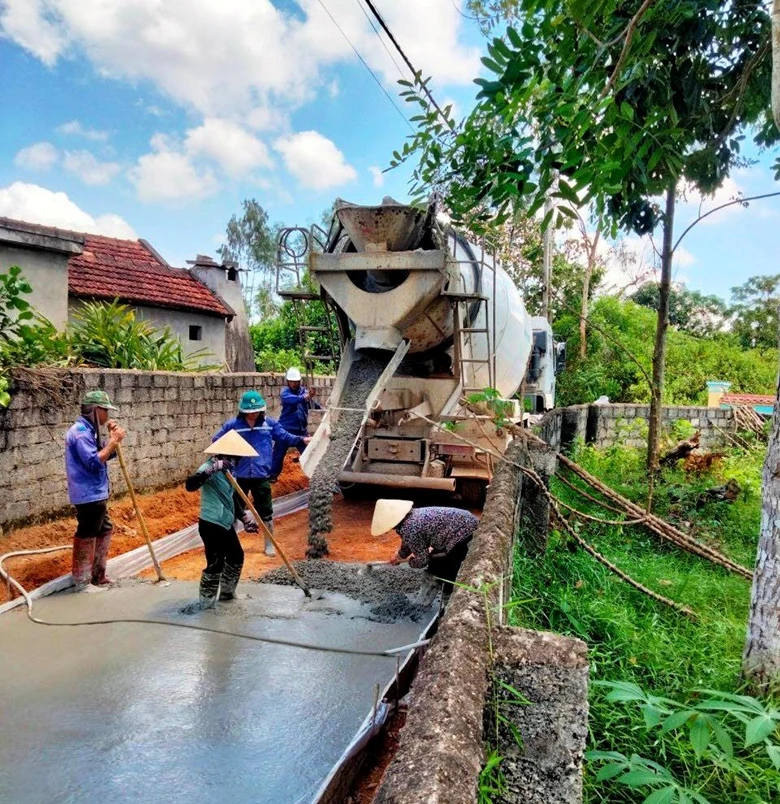 Triển khai xây dựng đường giao thông nông thôn.