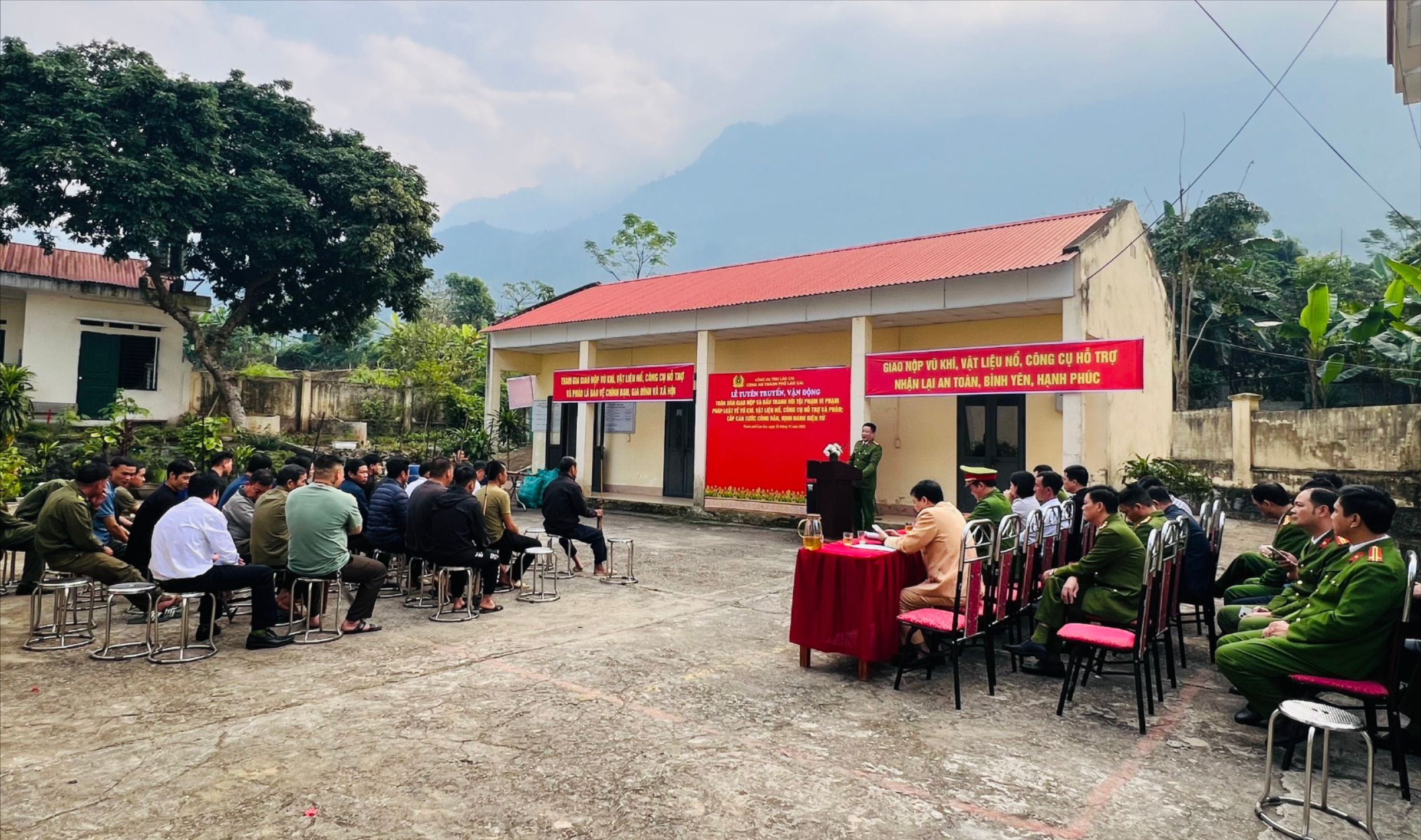 Quang cảnh lễ phát động. Ảnh 1. Quang cảnh buổi lễ phát động (1).jpg