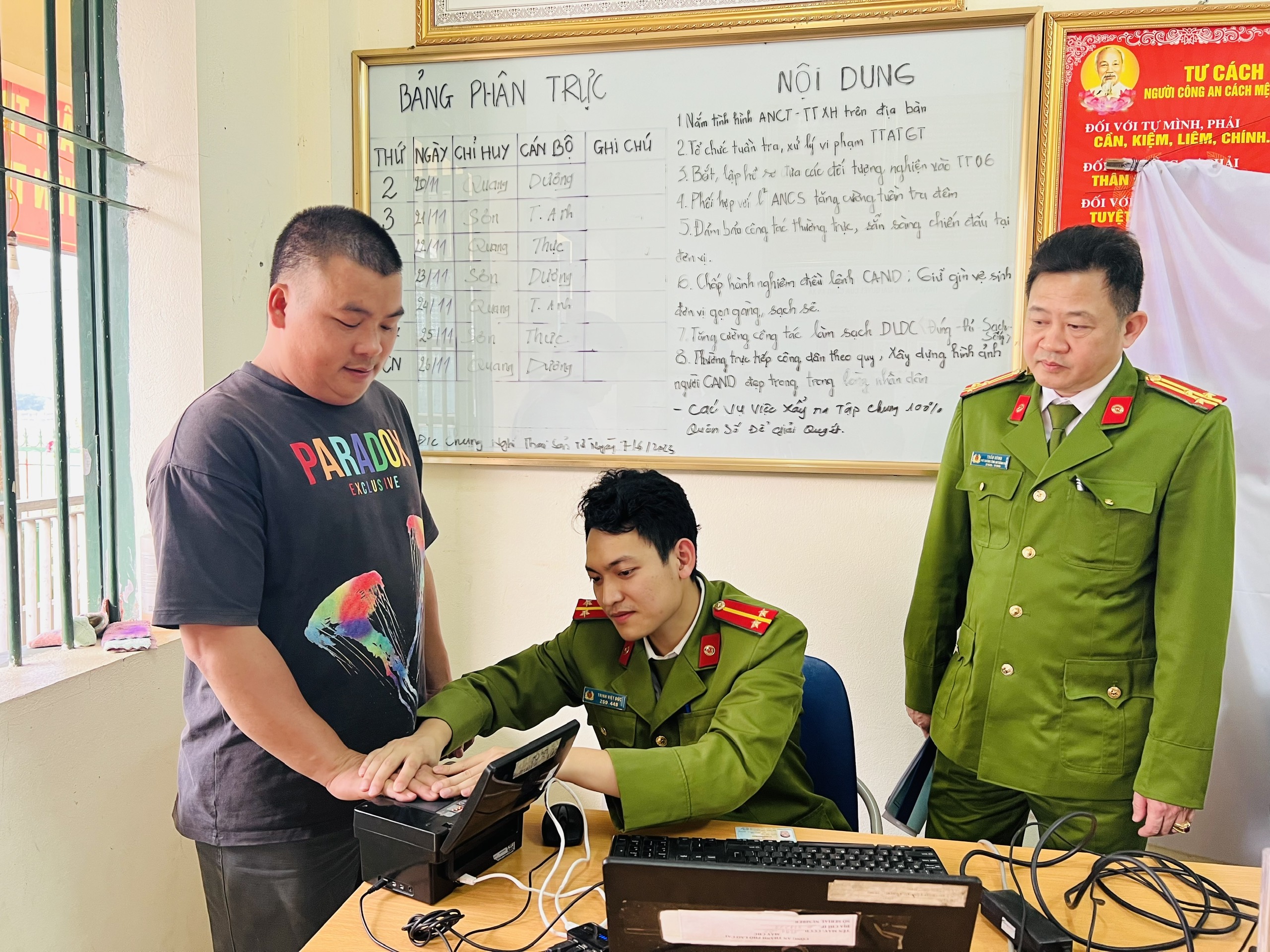Cấp căn cước, định danh điện tử cho công dân. Ảnh 5. Cấp căn cước công dân và định danh điện tử cho người dân .jpg