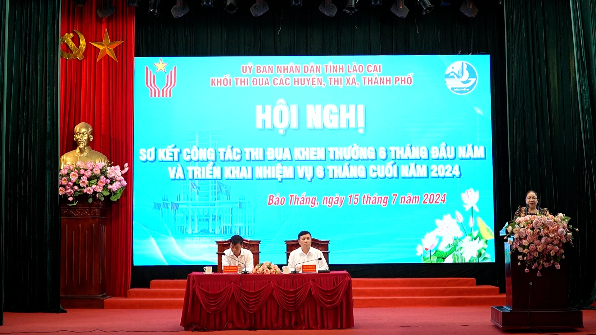 các đại biểu tham luận tại hội nghị.jpg