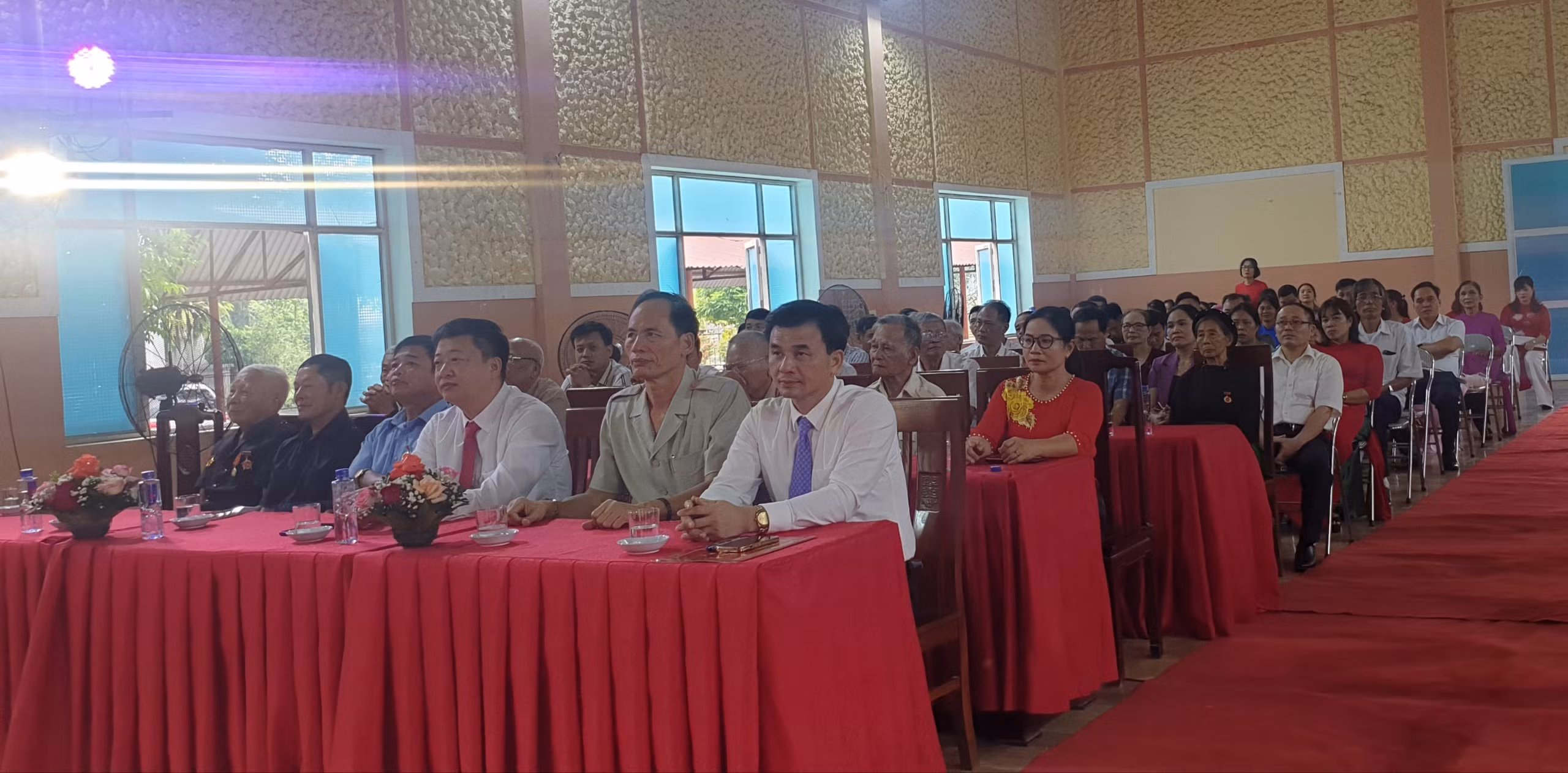 chi bộ Cam Đường1.jpg