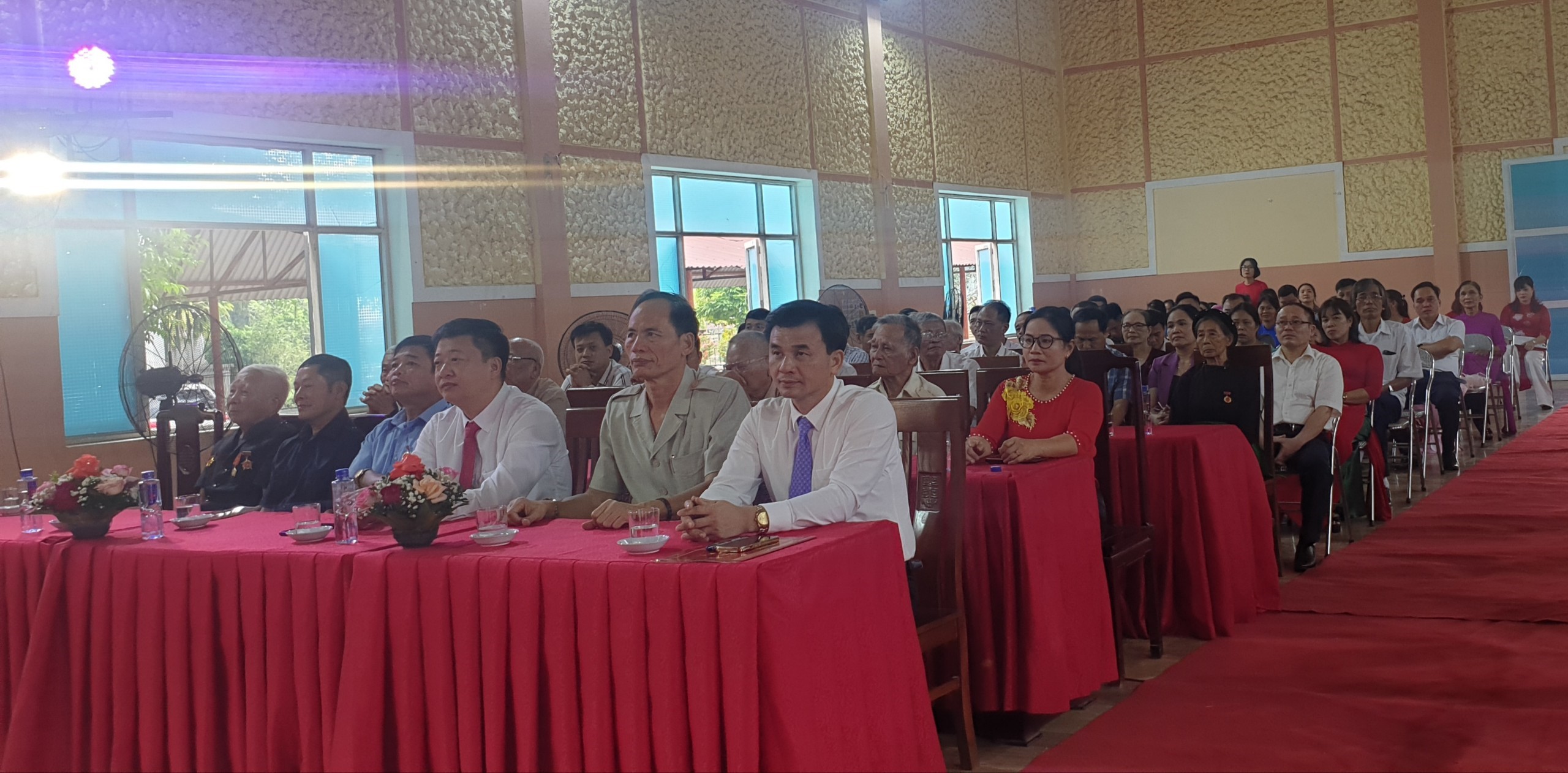 Đại biểu dự lễ kỷ niệm. chi bộ Cam Đường1.jpg