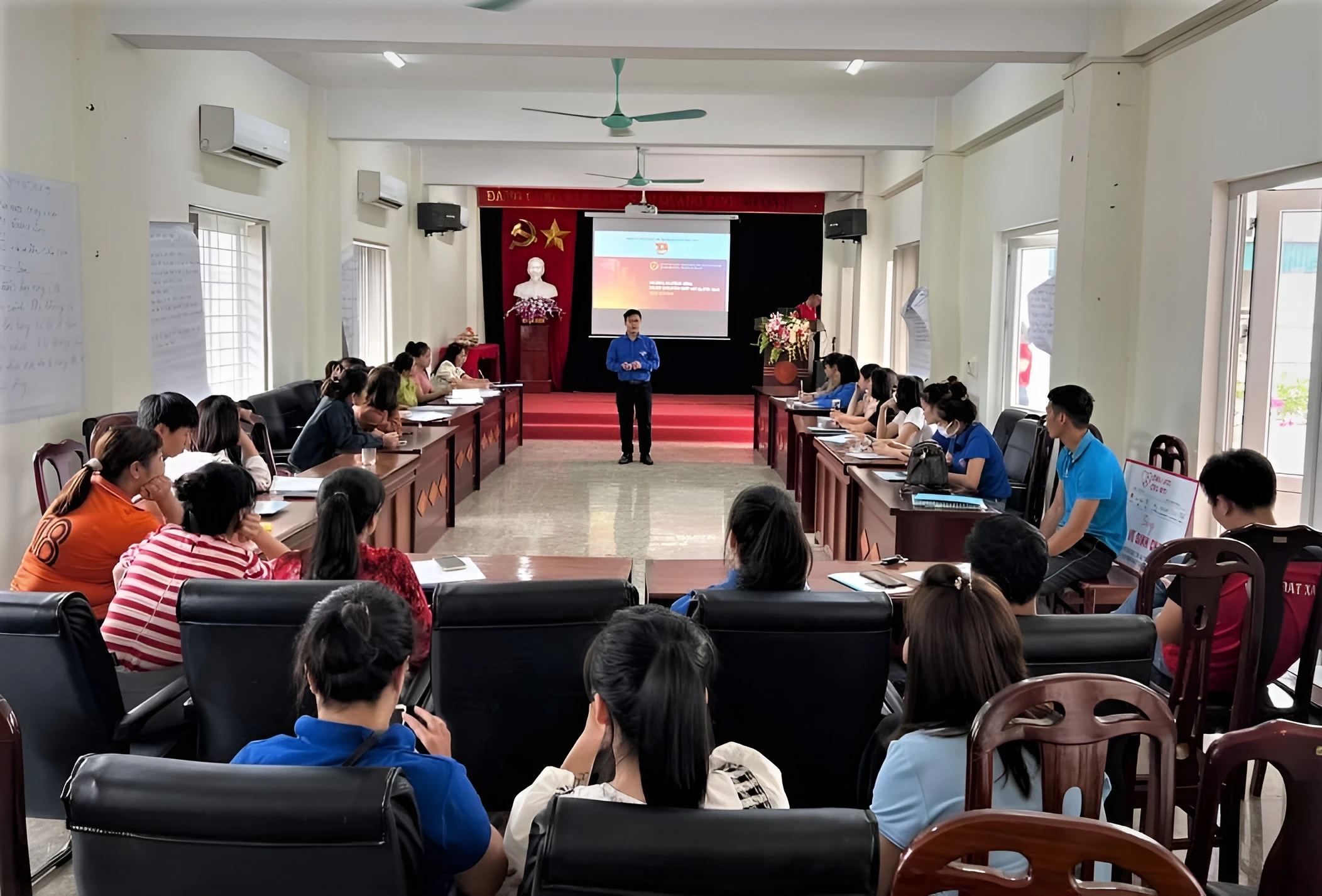 Tuyên truyền ý nghĩa, tầm quan trọng và ý thức trách nhiệm của cán bộ Đoàn trong công cuộc Chuyển đổi số.jpg
