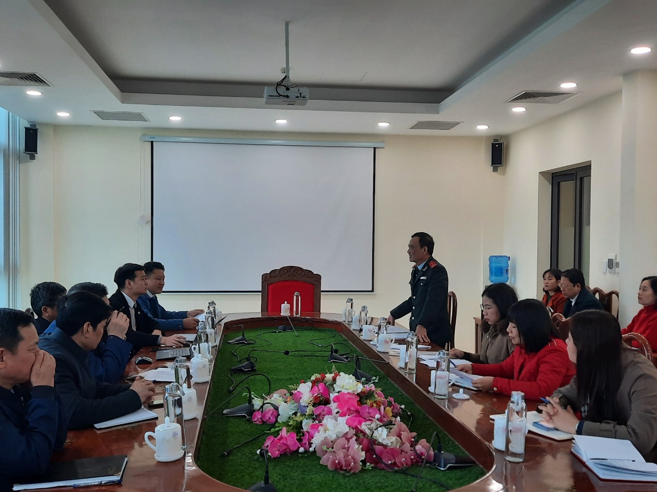 Đoàn liên ngành làm việc với UBND huyện Văn Bàn về đảm bảo an toàn thực phẩm. Đoàn liên ngành đang làm việc với UBND huyện Văn Bàn.jpg