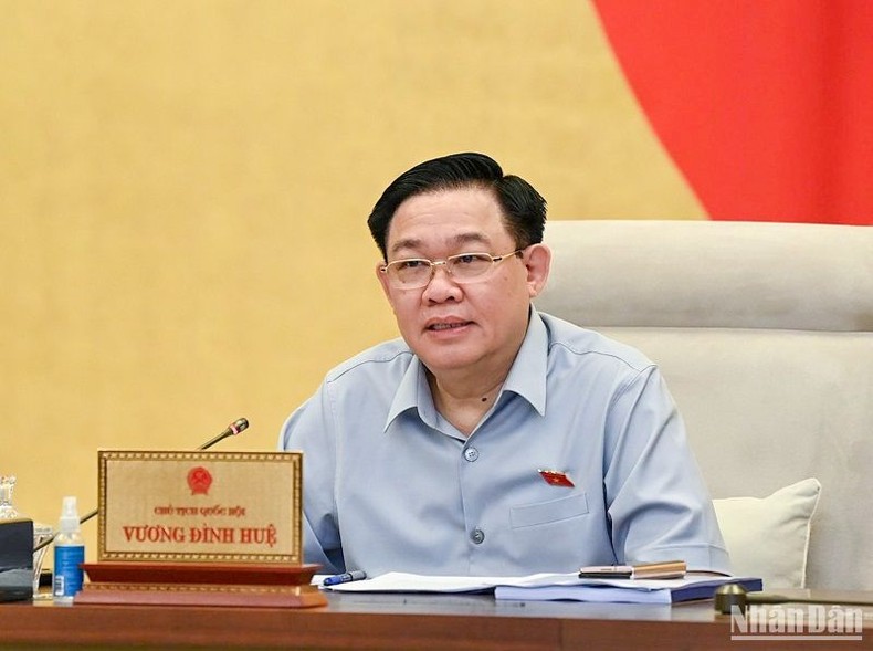 Chủ tịch Quốc hội Vương Đình Huệ phát biểu ý kiến tại phiên họp. Chủ tịch Quốc hội Vương Đình Huệ phát biểu ý kiến tại phiên họp.
