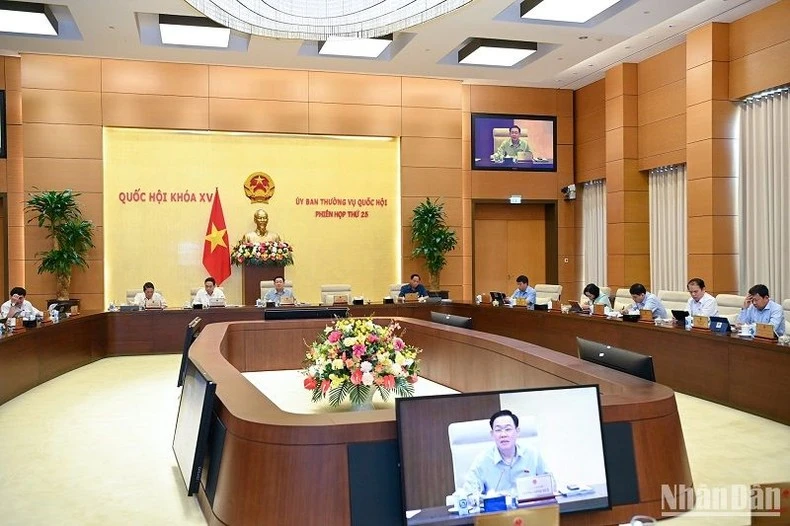 Quang cảnh phiên họp.
