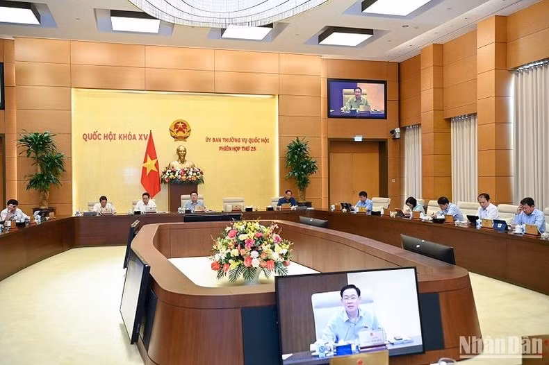 Quang cảnh phiên họp.