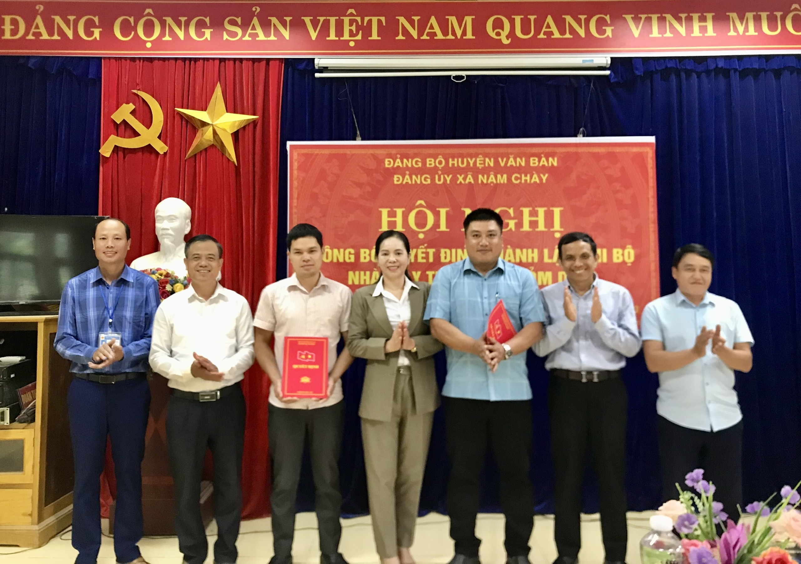 Công bố quyết định thành lập Chi bộ Nhà máy thủy điện Hỏm Dưới. anh 4.jpg