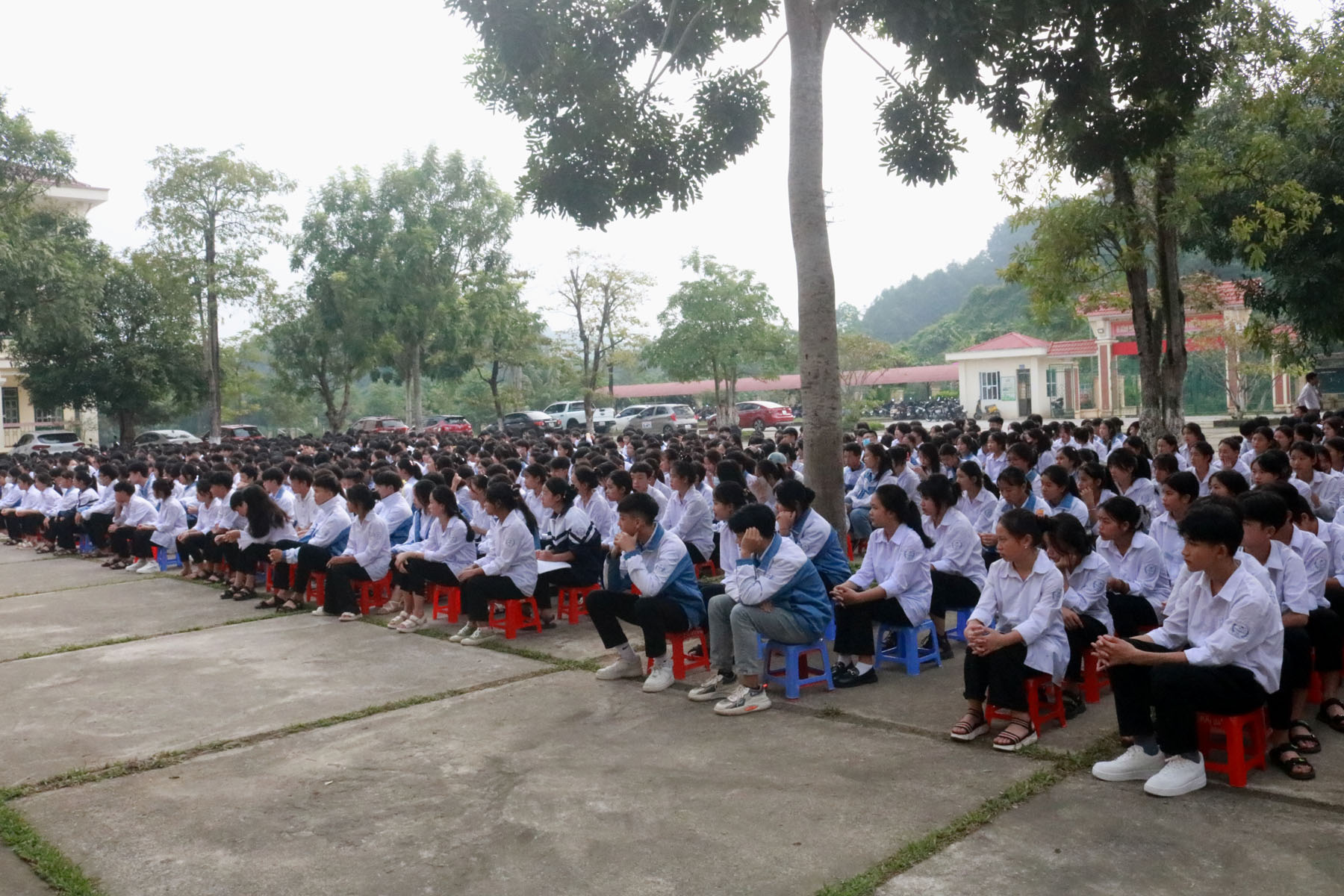 Hơn 900 học sinh tham gia diễn đàn. Đông đảo các em học sinh tham gia diễn đàn.jpg