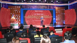 Ra mắt 5 tập Văn kiện Đảng bộ tỉnh và trao các giải báo chí, cuộc thi