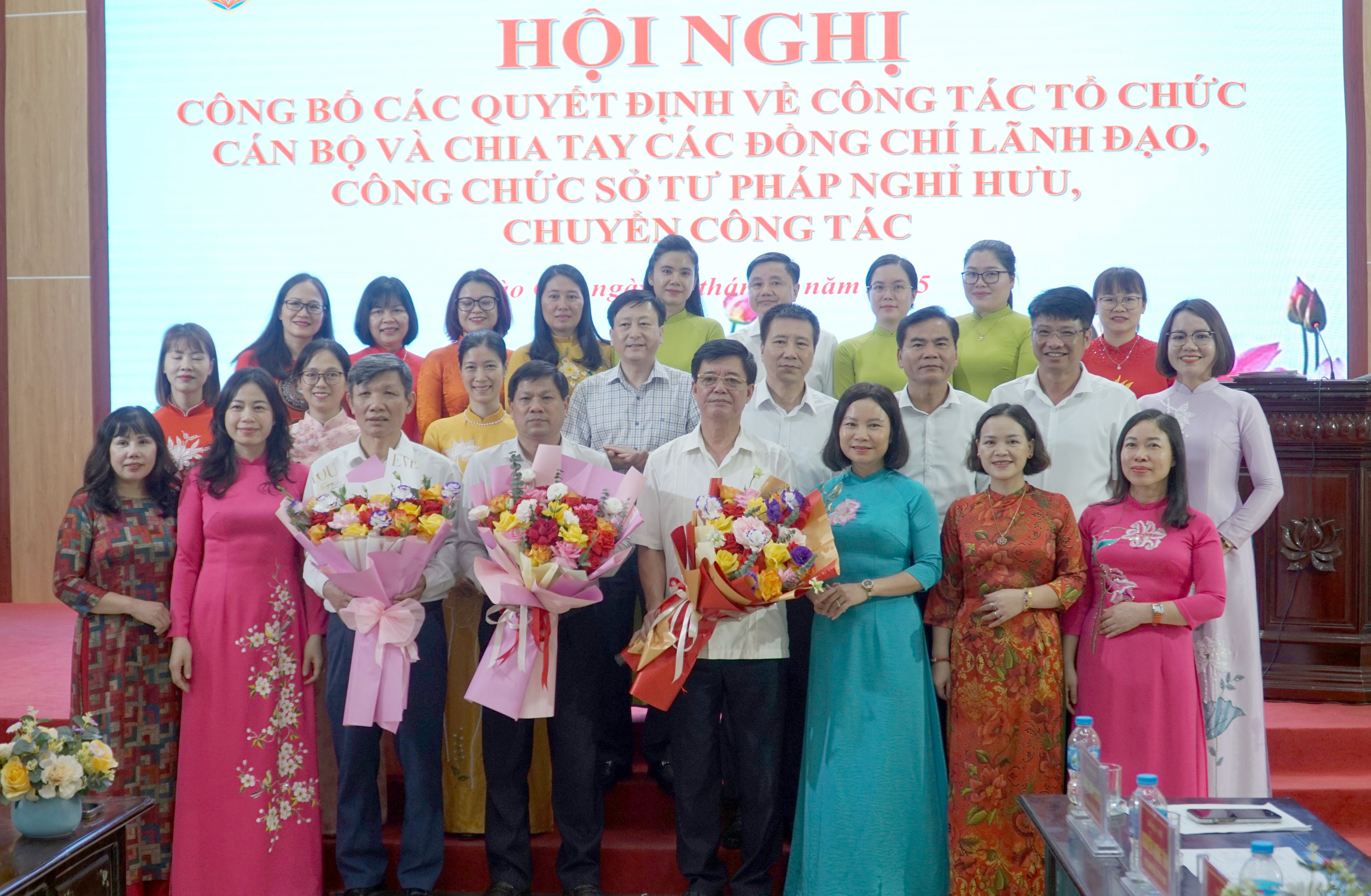 Sở Tư pháp chia tay các đồng chí lãnh đạo, công chức nghỉ hưu và chuyển công tác. 27-anh-2-1.jpg