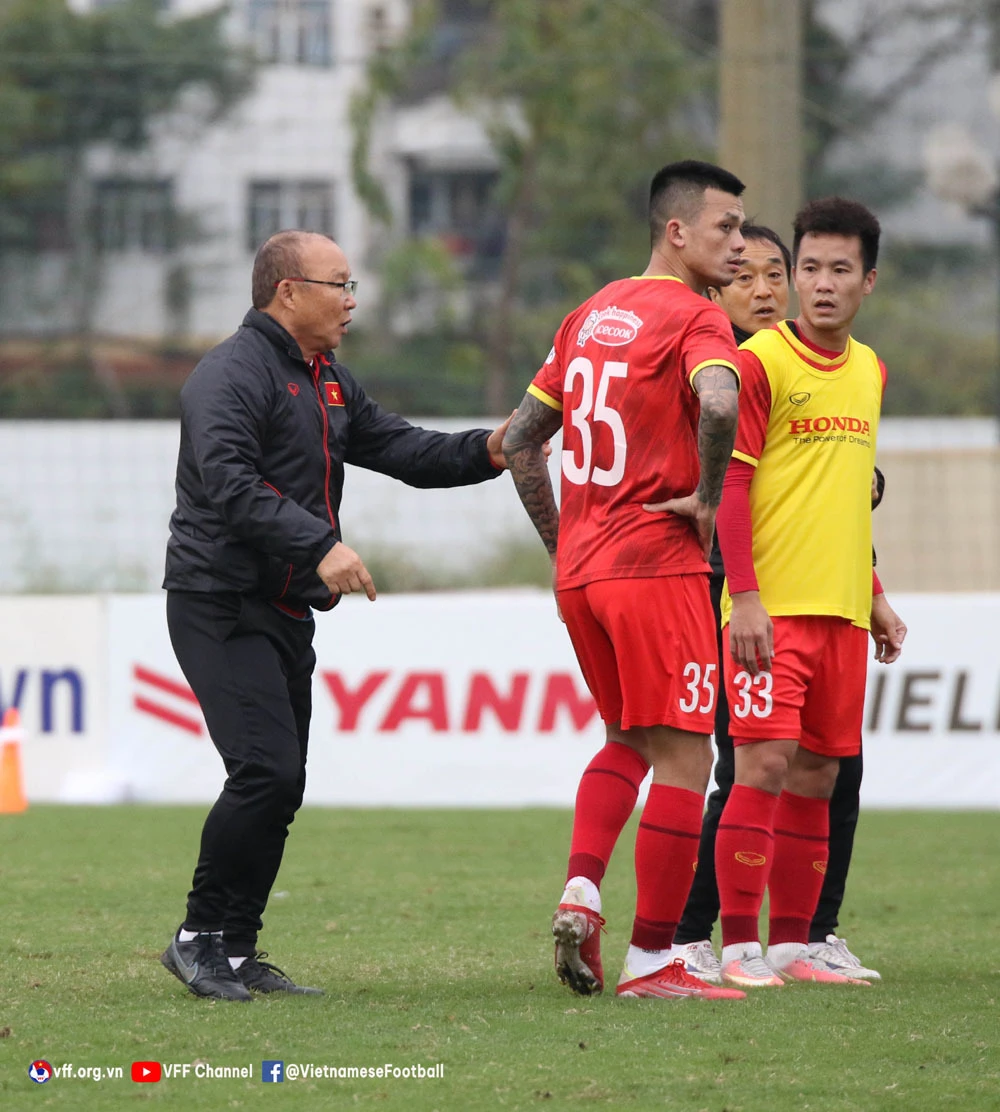 Chốt danh sách tuyển Việt Nam: Đột phá hay... an toàn