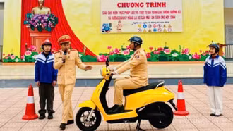 418 học sinh Trường Phổ thông Dân tộc Nội trú THPT Miền Tây được hướng dẫn kỹ năng lái xe an toàn