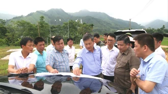 Phó Chủ tịch UBND tỉnh Ngô Hạnh Phúc đối thoại với các hộ dân bị ảnh hưởng bởi Dự án 500kV Lào Cai - Vĩnh Yên