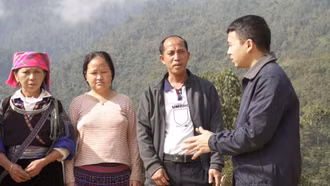 Vượt rào cản ngôn ngữ để ý Đảng hợp lòng dân