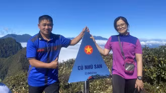 Chuyện về những thanh niên người Mông làm du lịch