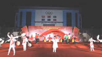 Văn Phú tổ chức chương trình văn nghệ kỷ niệm 51 năm Ngày Giải phóng miền Nam