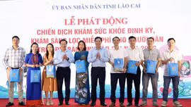 Bí thư Tỉnh ủy Dương Quốc Huy tham dự Lễ phát động chiến dịch khám sức khỏe định kỳ, khám sàng lọc miễn phí cho người dân