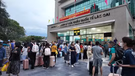 Du lịch qua Cửa khẩu Quốc tế Lào Cai "hút" du khách dịp nghỉ lễ 30/4 và 01/5