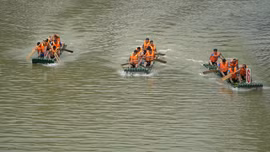 Hình ảnh các đội tranh tài trên sông Chảy.