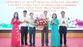 Công bố các quyết định về công tác tổ chức cán bộ Sở Tư pháp tỉnh