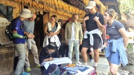 Xây dựng cộng đồng làm du lịch thân thiện, mến khách khách tại Sa Pa