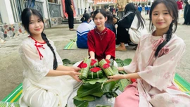 Tết sớm dưới mái trường nội trú