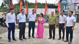 Trưởng thôn gương mẫu làm theo lời Bác