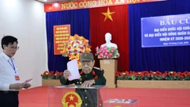 Cử tri cao tuổi - Những tấm gương về tinh thần trách nhiệm trong cuộc bầu cử ở Lào Cai